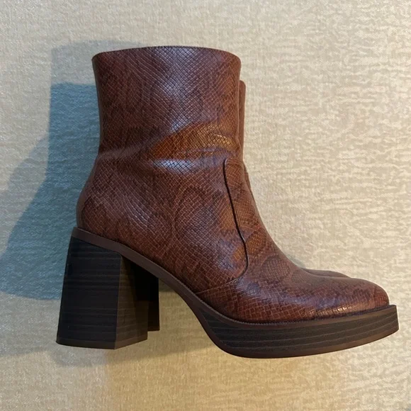 Universal Thread Brown Snakeskin Chunky Heeled Boots - Picture 4 of 5